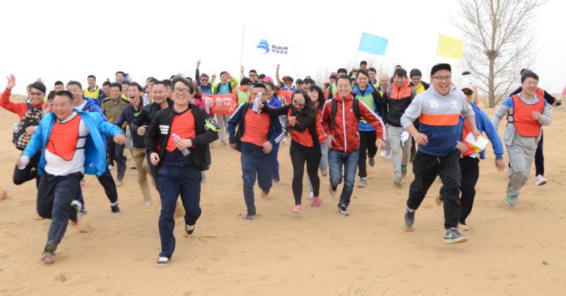 4月18日下午，博源集團(tuán)迎“五一·五四”青年聯(lián)誼活動拉開序幕。這次活動為期三天，是集團(tuán)今年舉行的首次員工大型戶外文體活動。來自集團(tuán)公司、遠(yuǎn)興公司、博源置業(yè)公司、博源聯(lián)化、煤化工、博大實(shí)地、小貸公司、運(yùn)銷公司8個企業(yè)近80位員工參加了這次活動。集團(tuán)黨委書記李培成等領(lǐng)導(dǎo)參與了本次活動。