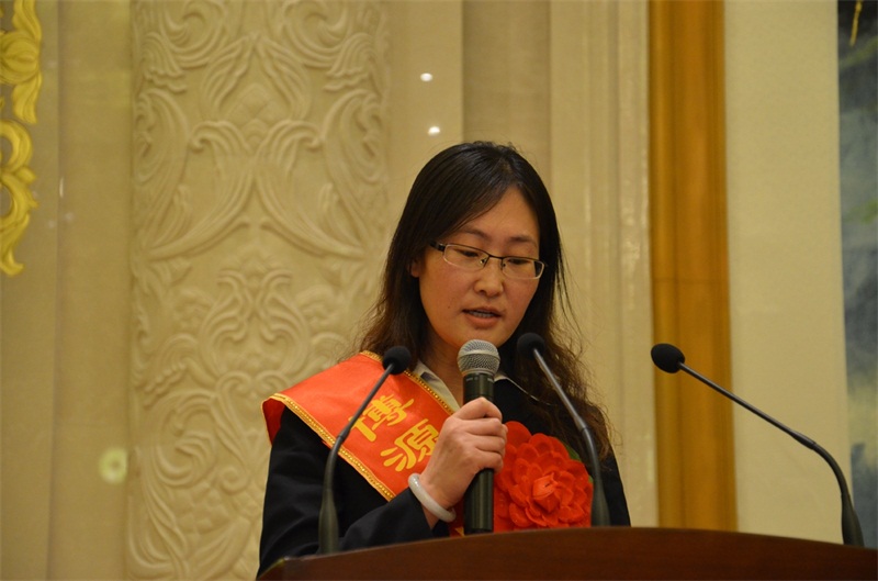 先進(jìn)工作者代表馬玉瑩做獲獎(jiǎng)感言