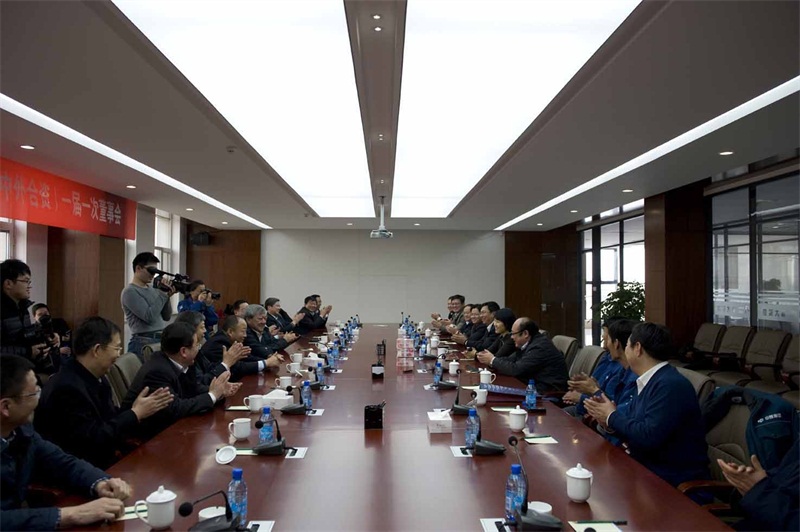 在博大實(shí)地會議室召開會議祝賀項(xiàng)目試車成功