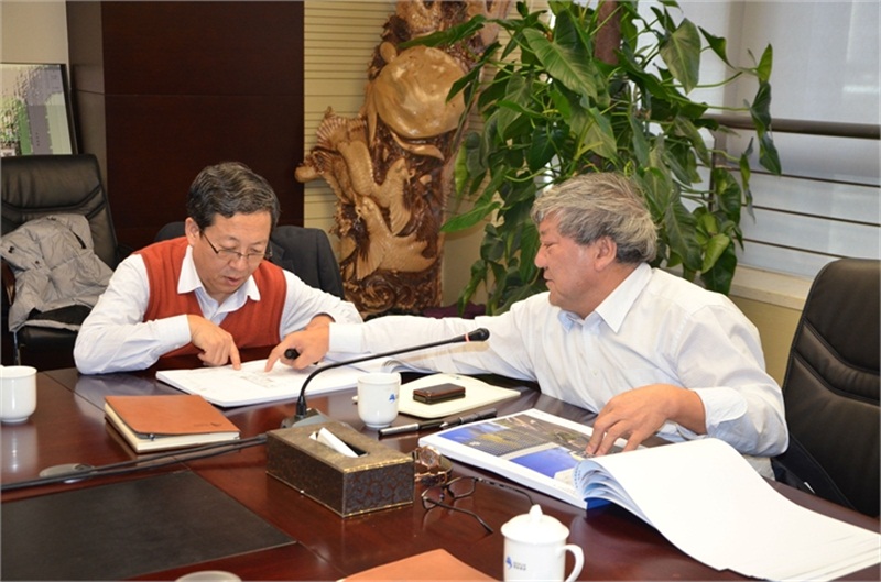 博源集團(tuán)董事局主席戴連榮（右）、常務(wù)副總裁楊紅星（左）